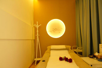 广佛日式指压的寂静美学：在按压中听见雪落的声音